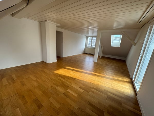 Charmante 4.5-Zimmer-Dachwohnung in Sommeri 2