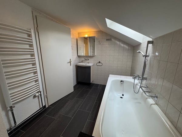 Charmante 4.5-Zimmer-Dachwohnung in Sommeri 9