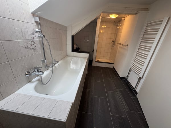 Charmante 4.5-Zimmer-Dachwohnung in Sommeri 7