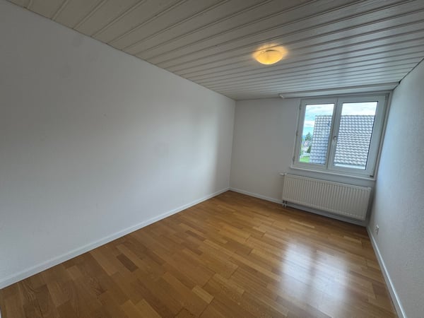 Charmante 4.5-Zimmer-Dachwohnung in Sommeri 6