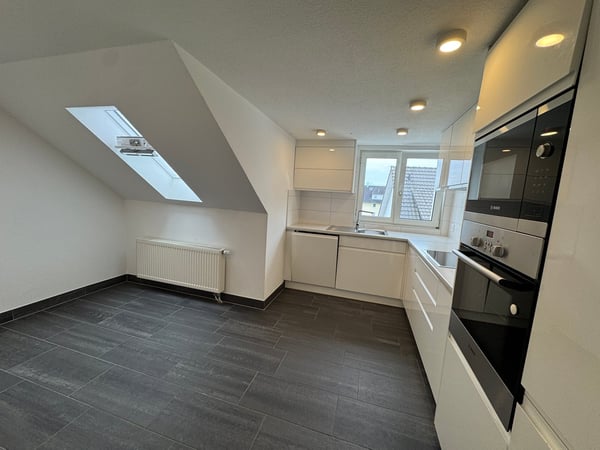 Charmante 4.5-Zimmer-Dachwohnung in Sommeri 2