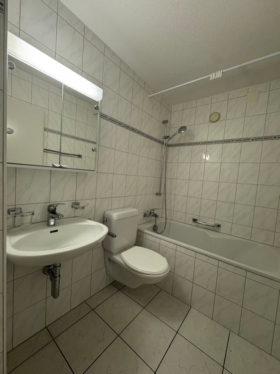 Helle 1-Zimmer-Wohnung im Erdgeschoss mit Sitzplatz 7