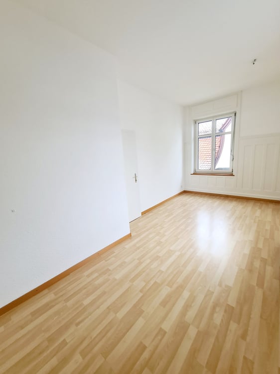 Moderne 2.5 Zimmerwohnung an Zentralerlage 7