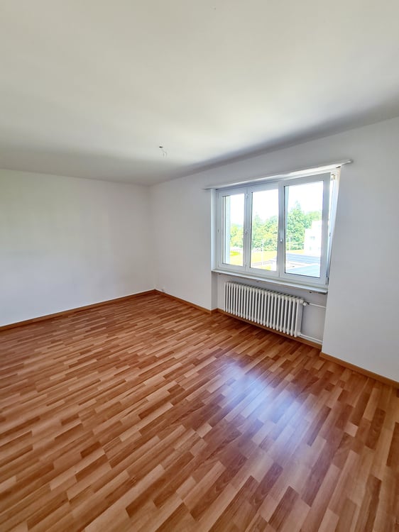4 Zi. Wohnung mit Balkon und schöner Aussicht 3