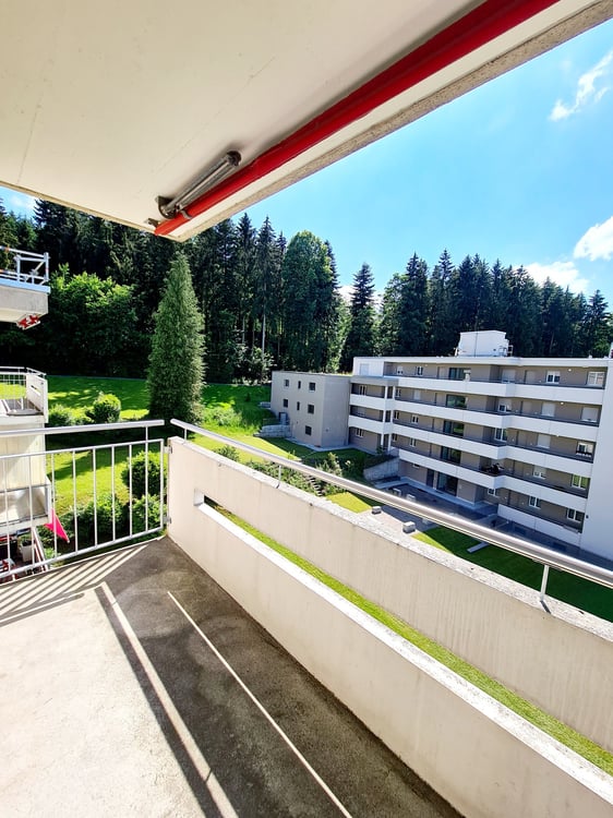 4 Zi. Wohnung mit Balkon und schöner Aussicht 8