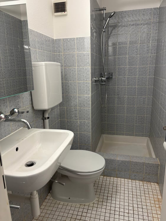 Single Wohnung mit Balkon *top moderne neue Küche* 2