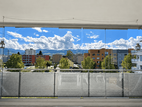 sehr zentral gelegene Wohnung mit grosszügigem, verglastem Balkon, inkl. 2 Garagenplätze 3