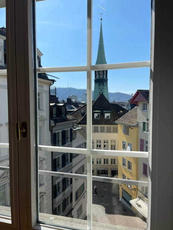 Charmante 3-Zimmer-Wohnung mit Balkon in der Zürcher Altstadt 3