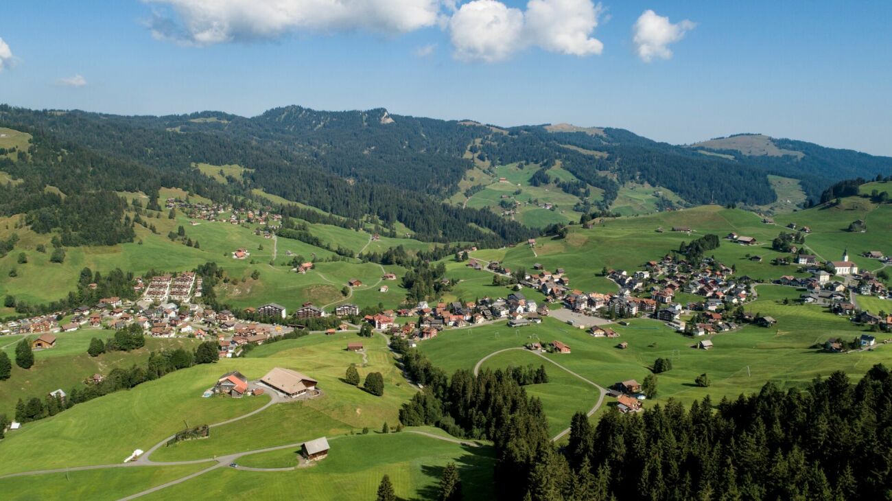 Erstvermietung: Moderne 2.5-Zimmer-Neubauwohnung mit Bergblick in Oberiberg!