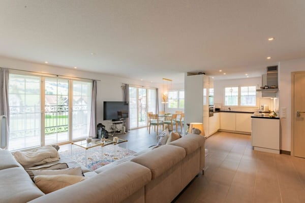 Moderne 3.5 Zimmer-Gartenwohnung am Südhang von Oberiberg! 2