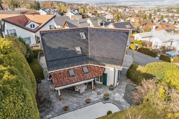 Freistehendes Landhaus mit Pool an beliebter und erhöhter Wohnlage 2