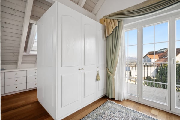 Freistehendes Landhaus mit Pool an beliebter und erhöhter Wohnlage 7