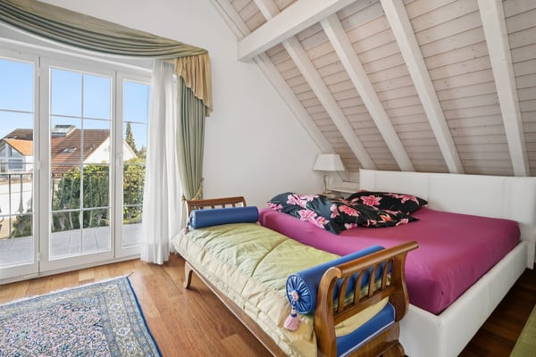 Freistehendes Landhaus mit Pool an beliebter und erhöhter Wohnlage 6