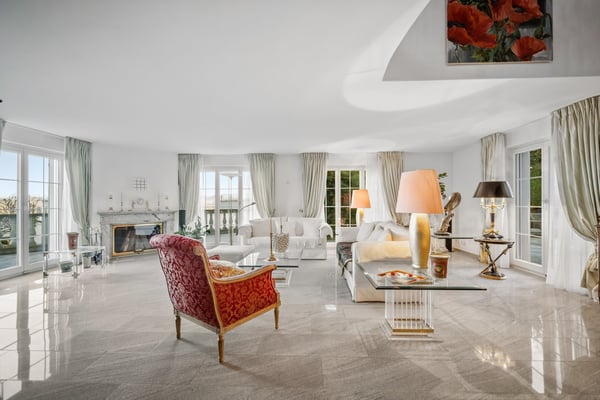 Freistehendes Landhaus mit Pool an beliebter und erhöhter Wohnlage 5