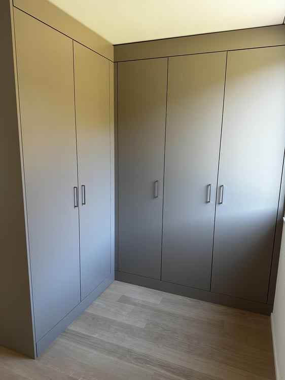 Erstvermietung - traumhafte 1.5-Zimmer-Attikawohnung mit grosser Terrasse und Blick ins Grüne 2