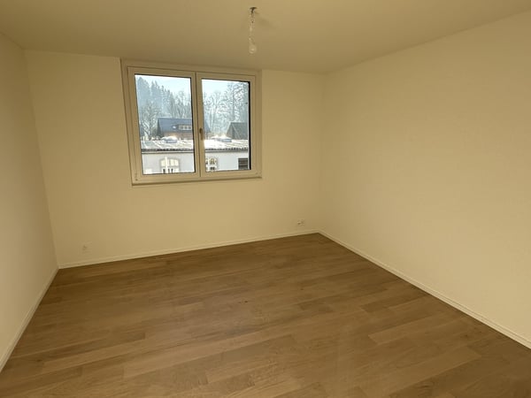 Idyllisches Wohnen - Erstvermietung 1.5-Zimmmer-Wohnung mit grosszügigem Sitzplatz 10