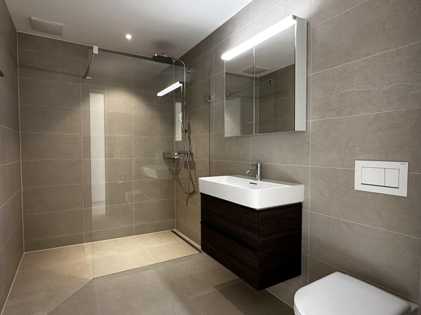 Idyllisches Wohnen - Erstvermietung 1.5-Zimmmer-Wohnung mit grosszügigem Sitzplatz 6