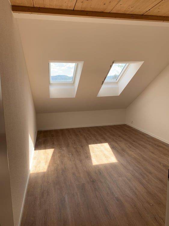 Zentrales, aber ruhiges Wohnen - schöne 1.5-Zimmer-Dachgeschosswohnung  in Höngg 5