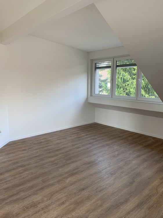 Zentrales, aber ruhiges Wohnen - schöne 1.5-Zimmer-Dachgeschosswohnung  in Höngg 7