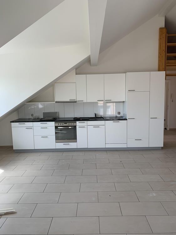 Zentrales, aber ruhiges Wohnen - schöne 1.5-Zimmer-Dachgeschosswohnung  in Höngg 2