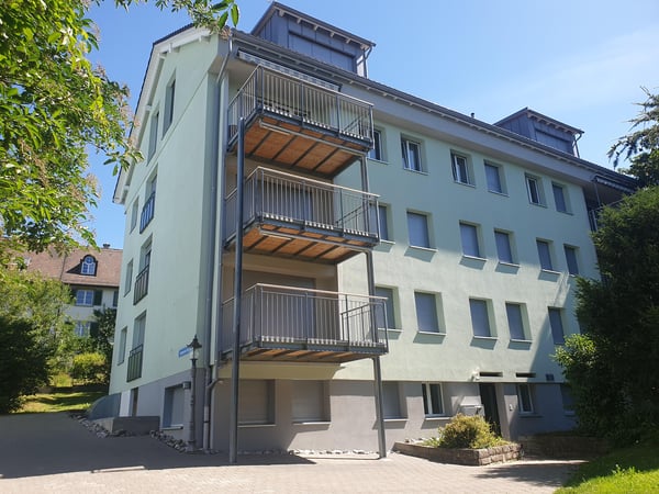 Zentrales, aber ruhiges Wohnen - schöne 1.5-Zimmer-Dachgeschosswohnung  in Höngg 1