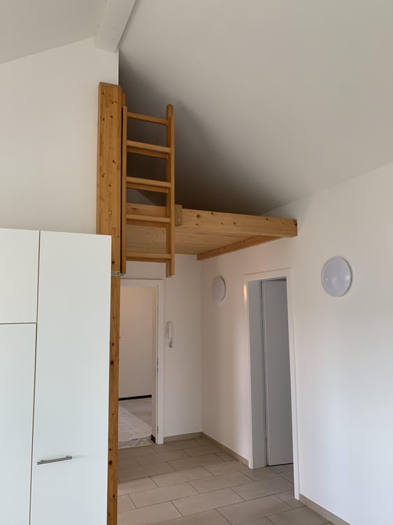 Zentrales, aber ruhiges Wohnen - schöne 1.5-Zimmer-Dachgeschosswohnung  in Höngg 3