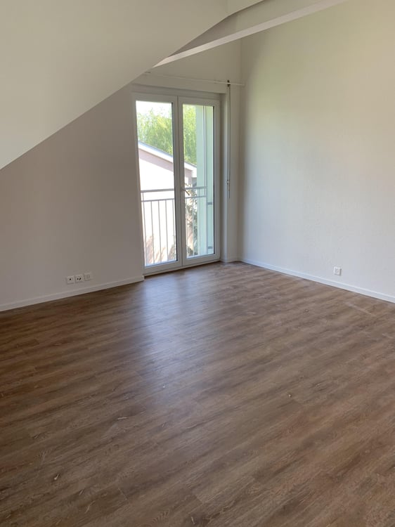 Zentrales, aber ruhiges Wohnen - schöne 1.5-Zimmer-Dachgeschosswohnung  in Höngg 6