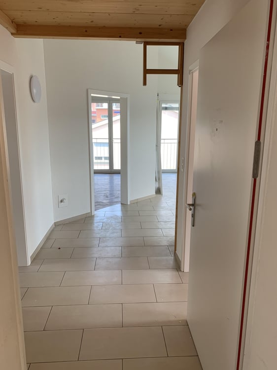 Zentrales, aber ruhiges Wohnen - schöne 1.5-Zimmer-Dachgeschosswohnung  in Höngg 4