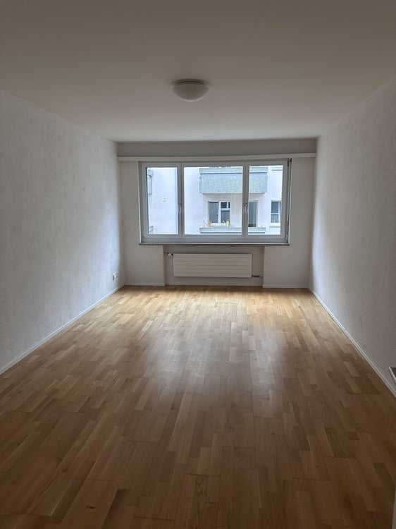 Zentrale 1-Zimmer-Wohnung im lebendigen Kreis 4 4
