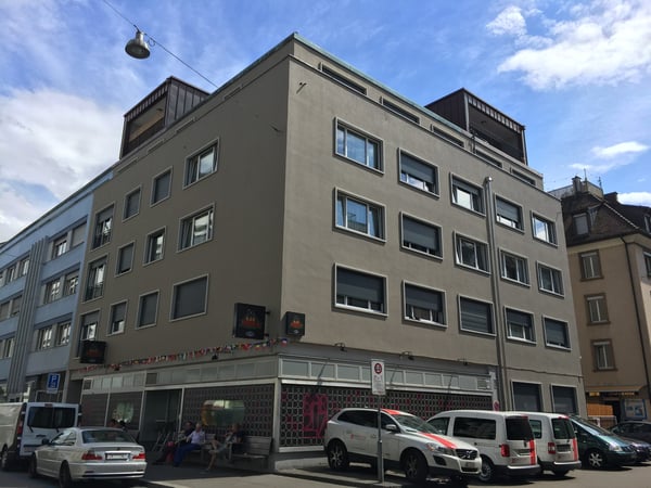 Zentrale 1-Zimmer-Wohnung im lebendigen Kreis 4 1
