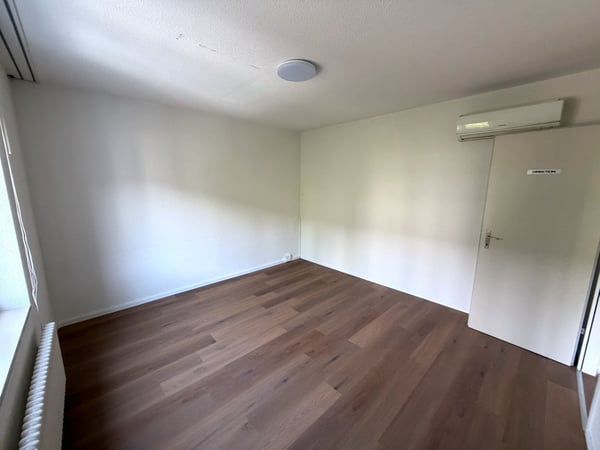 Helles Büro mit Vorzimmer (ca. 27 m²) in Zürich-Oerlikon 4