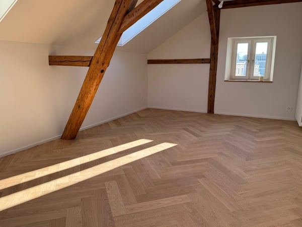 Exklusive 5.5-Dachwohnung in sanierter Villa! 8