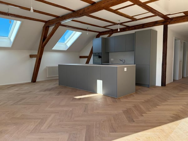 Exklusive 5.5-Dachwohnung in sanierter Villa! 2