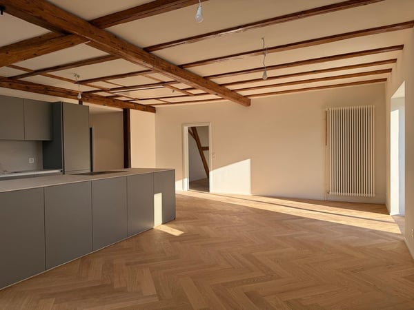 Exklusive 5.5-Dachwohnung in sanierter Villa! 3