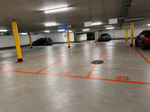 Tiefgaragenparkplätze an zentraler Lage in Dübendorf zu vermieten! 2