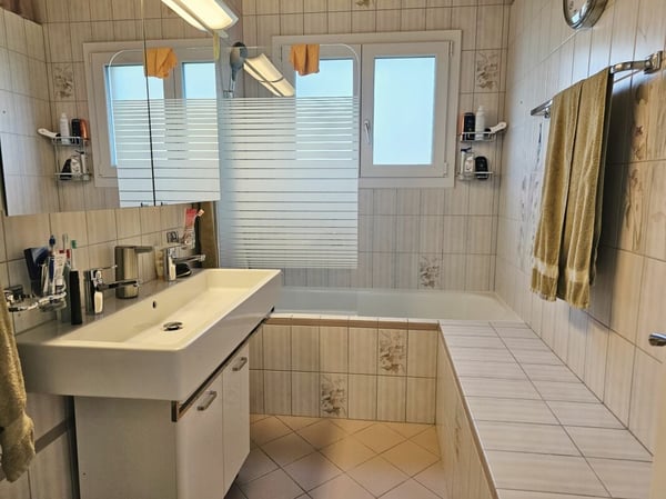 Freistehendes Zuhause mit unvergleichlicher See- und Bergsicht 12