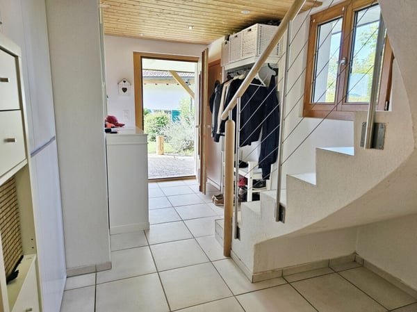 Freistehendes Zuhause mit unvergleichlicher See- und Bergsicht 18