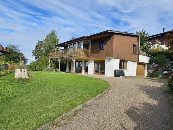 Freistehendes Zuhause mit unvergleichlicher See- und Bergsicht 2