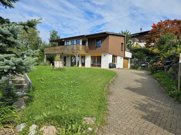 Freistehendes Zuhause mit unvergleichlicher See- und Bergsicht 1