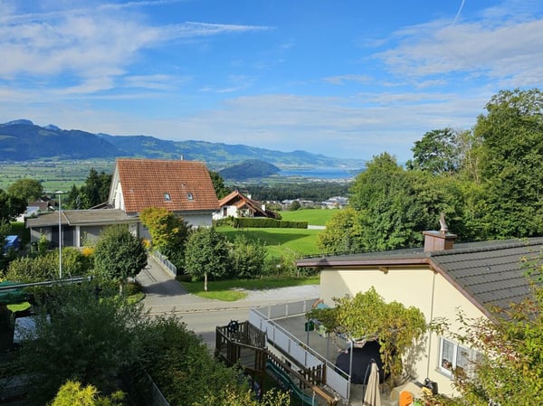 Freistehendes Zuhause mit unvergleichlicher See- und Bergsicht 3