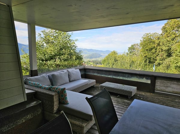 Freistehendes Zuhause mit unvergleichlicher See- und Bergsicht 8