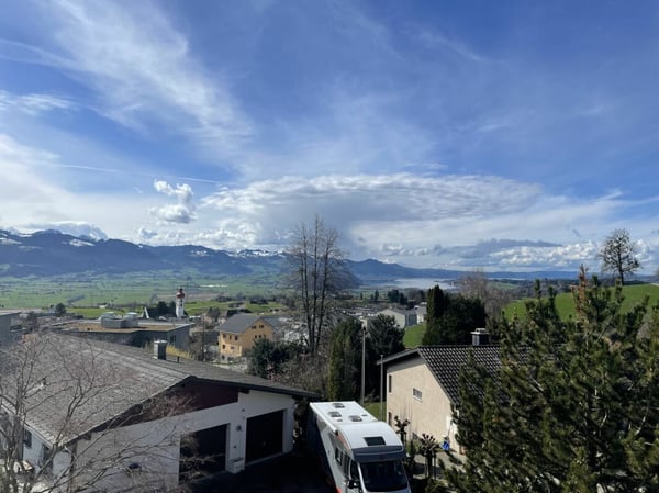 Generationenhaus mit 4 Garagen, 5 Parkplätzen & traumhafter See- und Bergsicht? 6