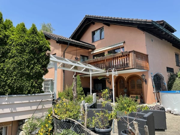 Generationenhaus mit 4 Garagen, 5 Parkplätzen & traumhafter See- und Bergsicht? 4