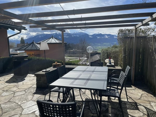 Generationenhaus mit 4 Garagen, 5 Parkplätzen & traumhafter See- und Bergsicht? 12