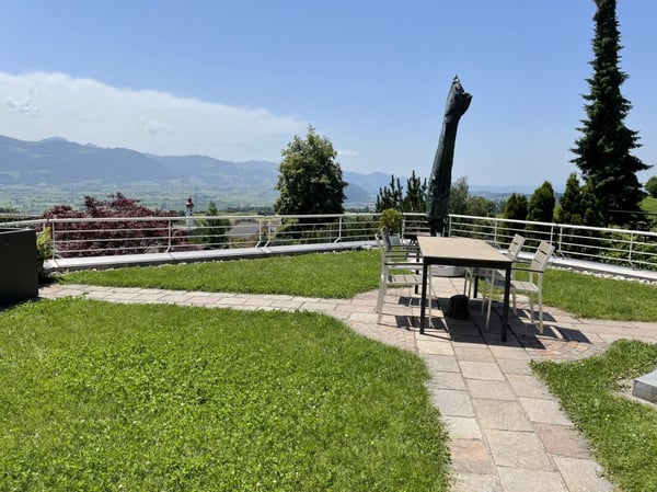 Generationenhaus mit 4 Garagen, 5 Parkplätzen & traumhafter See- und Bergsicht? 9