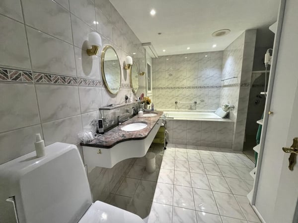 Generationenhaus mit 4 Garagen, 5 Parkplätzen & traumhafter See- und Bergsicht? 23