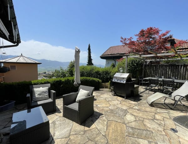 Generationenhaus mit 4 Garagen, 5 Parkplätzen & traumhafter See- und Bergsicht? 11