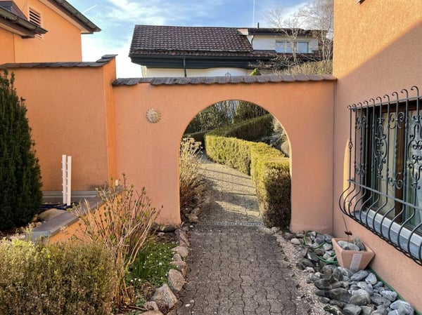 Generationenhaus mit 4 Garagen, 5 Parkplätzen & traumhafter See- und Bergsicht? 10