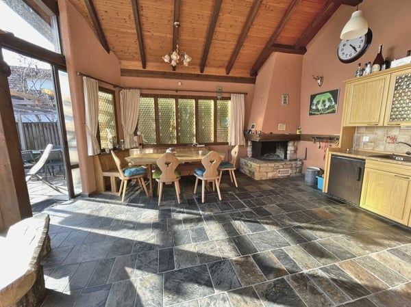 Generationenhaus mit 4 Garagen, 5 Parkplätzen & traumhafter See- und Bergsicht? 15