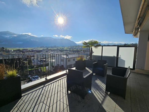 Exklusive 1.5-Zimmer-Maisonette-Wohnung an unverbaubarer Südhanglage mit spektakulärer Aussicht 2